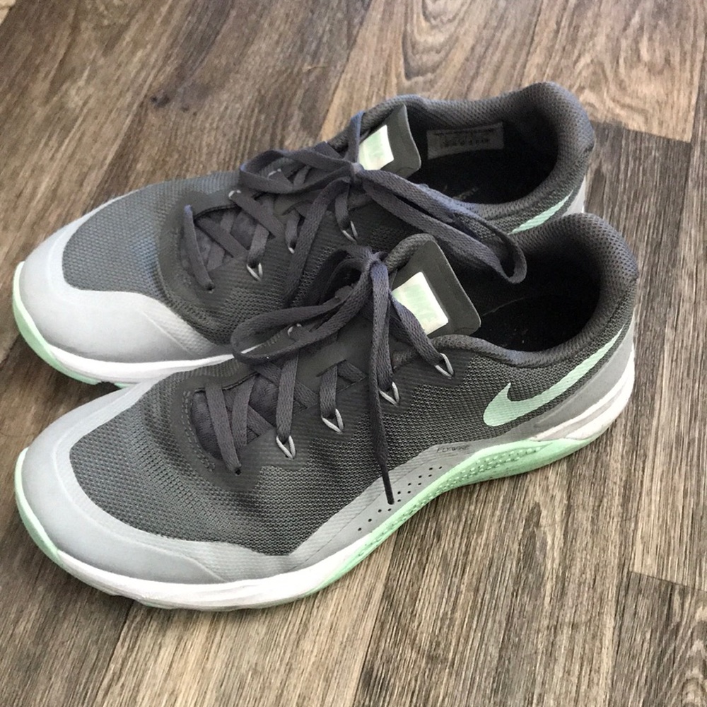 Women’s Nike 9.5 shoes